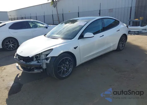 2022 Tesla Model 3 Rear-Wheel Drive z USA, uszkodzony, nr VIN 5YJ3E1EA0NF323415